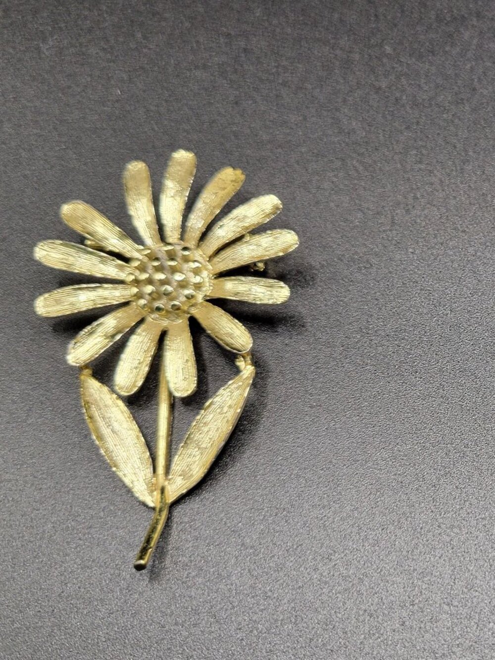 Vintage brushed gold-tone daisy flower brooch and matching earring set